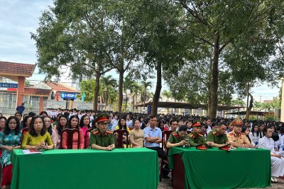 CÔNG AN XÃ QUẢNG PHÚ TUYÊN TRUYỀN PHÁP LUẬT TẠI TRƯỜNG THPT CƯ M’GAR